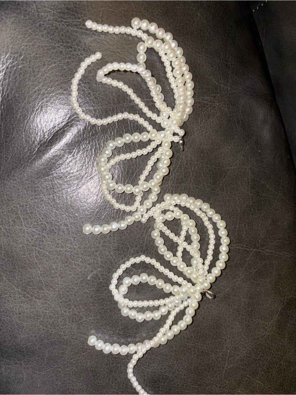 Clip on pearls for tennis shoes